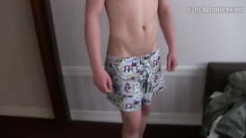 Foot worship and deep bareback fuck from uncut amateur