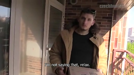 The pizza delivery is pleasing hard dick with blowjob