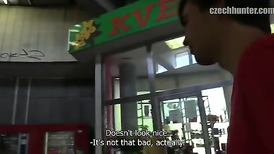 A super hot straight guy is doing his first bj ever